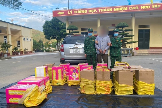Bắt đối tượng vận chuyển lượng lớn pháo nổ