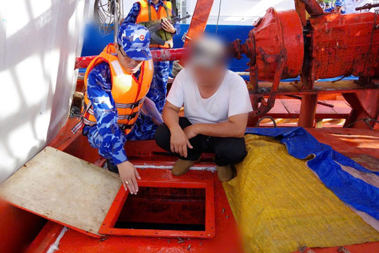 Bắt giữ tàu vận chuyển hơn 70.000 lít dầu DO trái phép trên vùng biển Tây nam