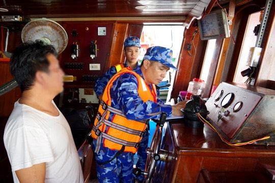 Bắt giữ tàu vận chuyển hơn 70.000 lít dầu DO trái phép trên vùng biển Tây Nam