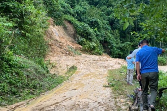 Nghệ An: Lũ quét trong đêm khiến 4 bản bị cô lập