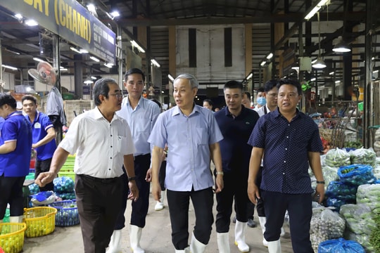 Lập trung tâm kiểm soát chất lượng để kiểm soát hàng hoá chợ đầu mối