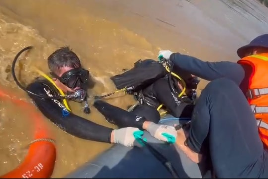 Khó khăn trong công tác tìm kiếm, cứu hộ tại cầu Phong Châu