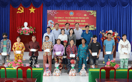 Chủ tịch UBND tỉnh Bạc Liêu tặng Bằng khen Báo Công lý