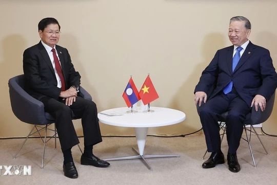 Tổng Bí thư, Chủ tịch nước Tô Lâm gặp Tổng Bí thư, Chủ tịch nước Lào