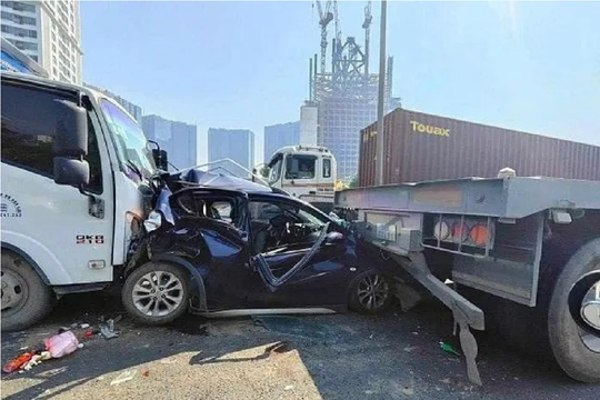 Tai nạn liên hoàn tại đường Vành đai 3 trên cao