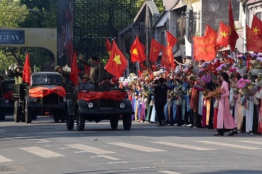 Hào hùng khí thế mùa thu 70 năm trước