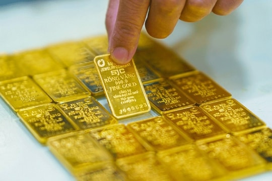 Giá vàng hôm nay 7/10: Neo ở mức cao