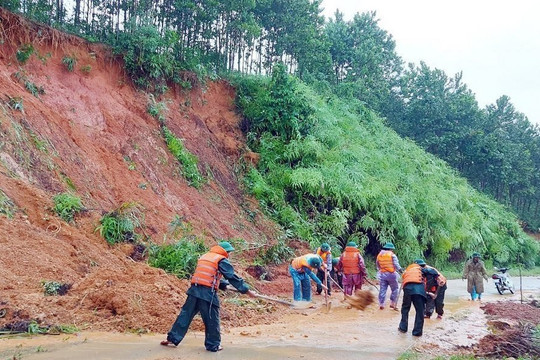 TT-Huế: Mưa lớn gây nguy cơ sạt lở ở vùng núi
