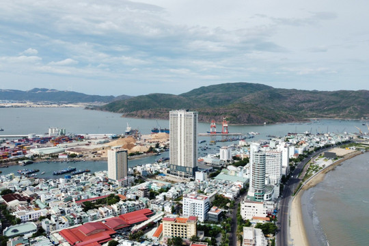 Lãnh đạo tỉnh Bình Định yêu cầu không được xây dựng công trình che chắn tầm nhìn ra biển Quy Nhơn