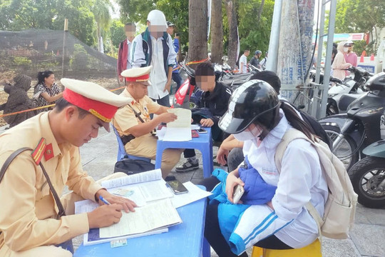 Quy định học sinh được điều khiển phương tiện xe mô tô, xe gắn máy như thế nào?