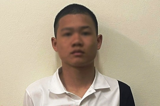 Vận động đối tượng truy nã về tội cướp tài sản ra đầu thú