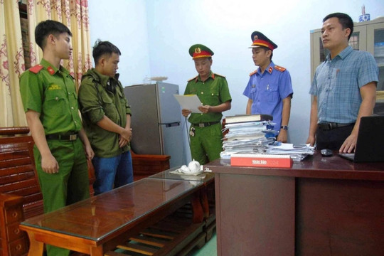 Trưởng bưu cục Công ty Giao Hàng Nhanh bị bắt vì tham ô