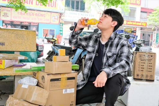Áp lực công việc của các shipper vào mùa cao điểm
