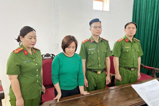 Nữ Giám đốc làm giả tài liệu để "rút ruột" ngân sách