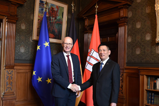 Phó Thủ tướng Hồ Đức Phớc gặp Thị trưởng Hamburg