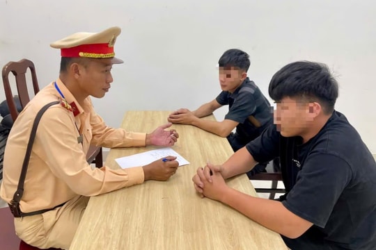 Hai thanh niên bất chấp hiệu lệnh CSGT, lạng lách đánh võng trên đường