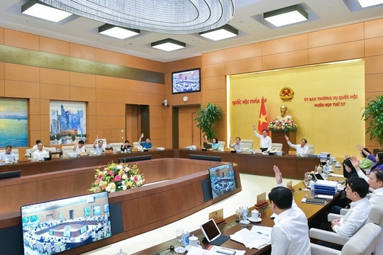 UBTVQH ban hành các Nghị quyết về sắp xếp đơn vị hành chính cấp huyện, cấp xã 13 địa phương