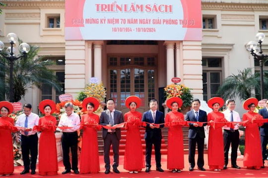 Khai mạc Triển lãm sách về xây dựng và phát triển Thủ đô