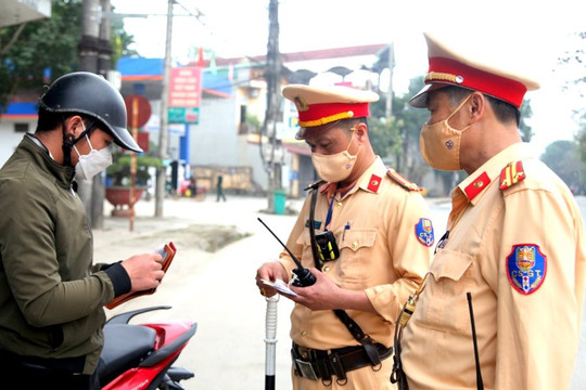 Cấm người dân ghi âm, ghi hình khi giám sát CSGT