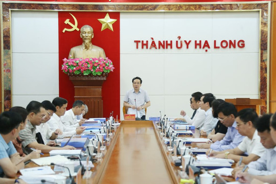 Đoàn kiểm tra số 1349 làm việc với Ban Thường vụ Thành ủy Hạ Long