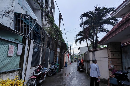 Người đàn ông tử vong trên sân thượng, nghi bị điện giật