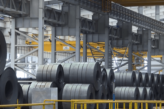 Lượng thép cuộn cán nóng nhập về Việt Nam tăng 34%