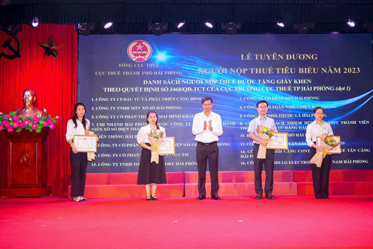 Tuyên dương doanh nghiệp, hộ kinh doanh chấp hành tốt pháp luật về thuế