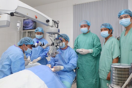 Nhận giác mạc được hiến tặng, 4 bệnh nhân đăng ký hiến tạng