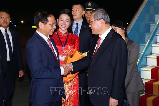 Thủ tướng Quốc vụ viện nước Cộng hòa Nhân dân Trung Hoa Lý Cường bắt đầu thăm chính thức Việt Nam