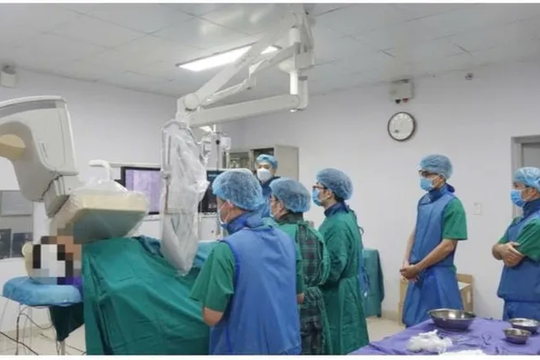 Cứu sống người đàn ông bị nhồi máu cơ tim cấp sau tai nạn giao thông