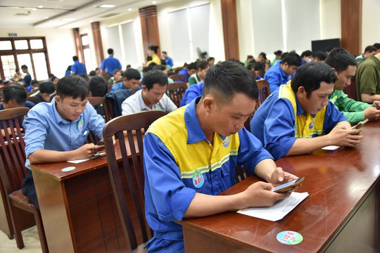 Gần 200 công nhân quét rác, nạo vét cống tham gia thi tay nghề