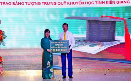 Kiên Giang: Họp mặt kỷ niệm ngày Doanh nhân Việt Nam