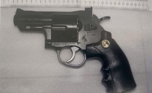 Bắt giữ đối tượng tàng trữ trái phép vũ khí quân dụng