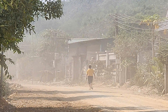 Thanh Hóa: Dân kêu trời vì thi công đường bụi mù mịt