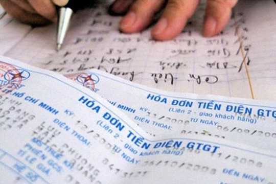 Cùng số điện tiêu thụ, vì sao hóa đơn của người dân lại tăng?
