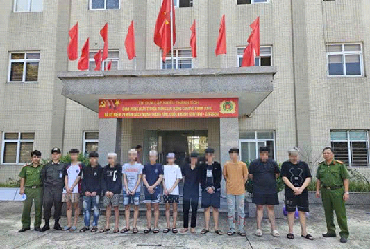 Nhóm thanh niên cầm hung khí gây náo loạn khu vực gần sân bay Nội Bài
