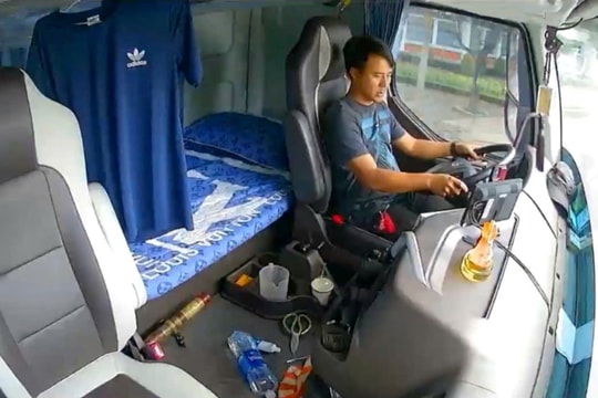 Nhiều vụ tai nạn ở TP.HCM do lái xe dùng điện thoại