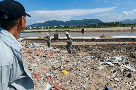 Bị khởi tố vì chôn lấp xà bần, giá hạ trái phép