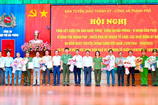 Trao giải Cuộc thi ảnh nghệ thuật về Công an TP. Hải Phòng