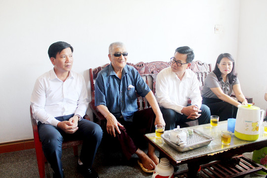 Lãnh đạo TP Móng Cái thăm, kiểm tra thực tế các hộ thoát cận nghèo năm 2024