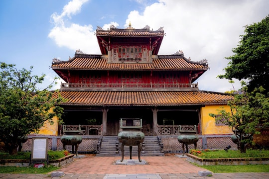 Chiêm ngưỡng nhiều bảo vật quốc gia ở Cố đô Huế