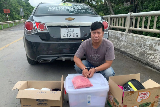 Quảng Trị: Bắt giữ đối tượng vận chuyển 12.000 viên ma tuý tổng hợp