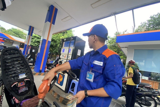 Giá xăng dầu quay đầu giảm nhẹ