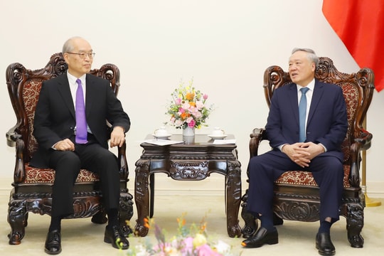 Phó Thủ tướng Thường trực Chính phủ Nguyễn Hòa Bình tiếp Chánh án TANDTC Trung Quốc Trương Quân