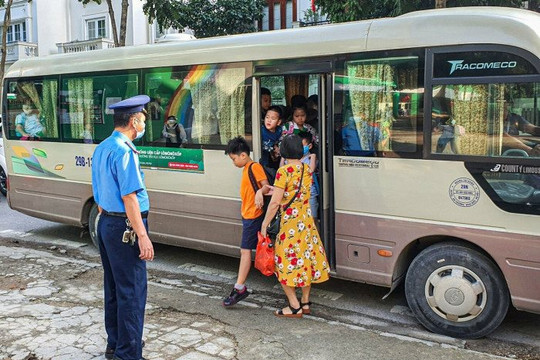 Xử phạt hơn 165 triệu đồng các trường hợp xe hợp đồng vi phạm đưa đón học sinh