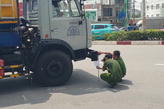 Lìa đời khi khám bệnh về bị xe bồn cán