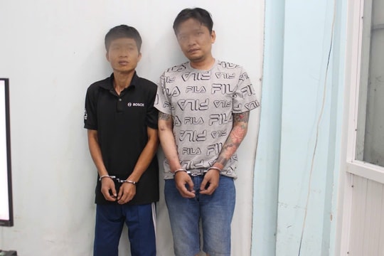 Bắt hai đối tượng cướp giật dây chuyền của người nước ngoài