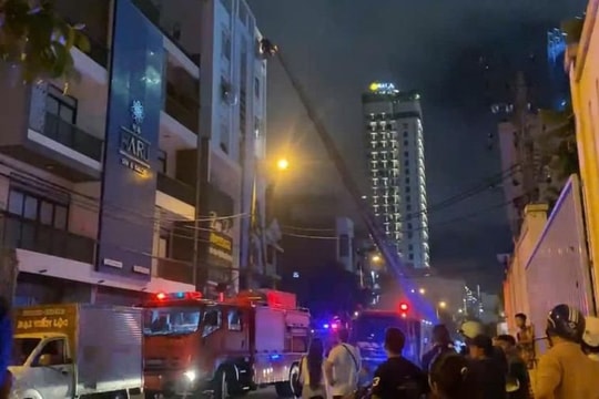 Cháy tòa căn hộ cao 7 tầng ở Đà Nẵng