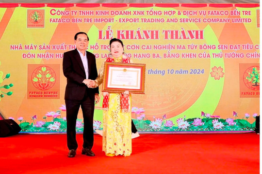 Nhà máy sản xuất thuốc hỗ trợ cắt cơn cai nghiện ma túy Bông Sen nhận Bằng khen của Thủ tướng Chính phủ