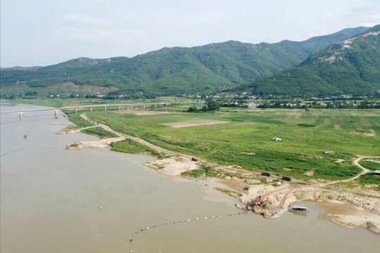 Đấu giá mỏ cát cao bất thường: Tiềm ẩn nhiều rủi ro